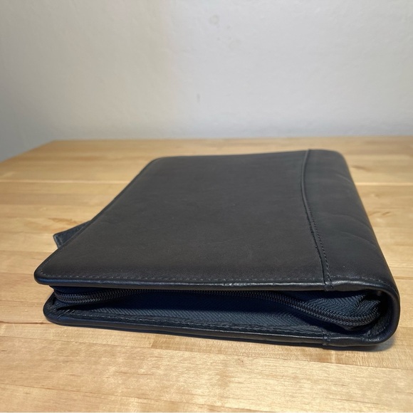 Day Timer Leather Binder crafted in Canada - Picture 4 of 16